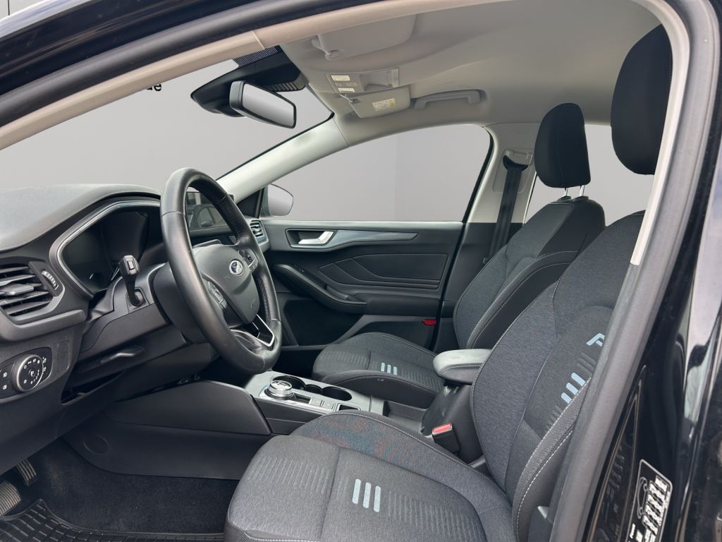 Fahrzeugabbildung Ford Focus ACTIVE 1.5 Ltr. 115 PS *AUTOMATIK*AHK*CARPLAY*