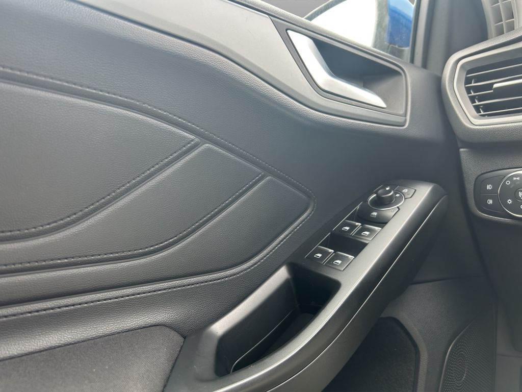 Fahrzeugabbildung Ford Focus Turnier 1.5 EcoBlue Start-Stopp-System COOL&CONNECT
