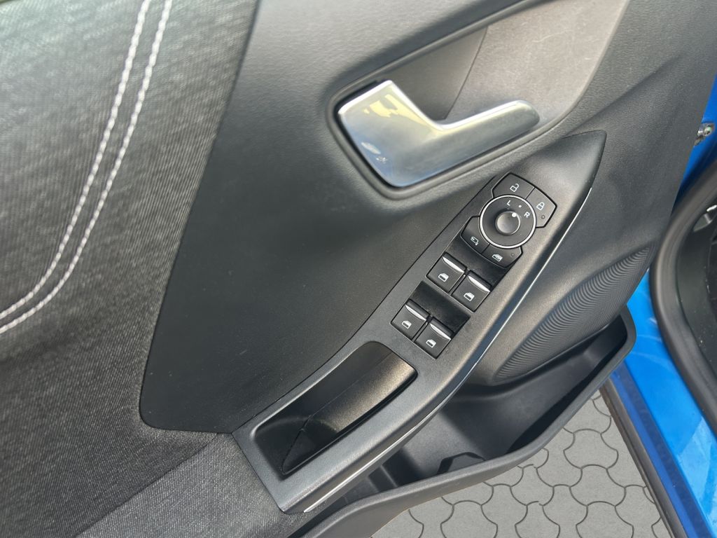 Fahrzeugabbildung Ford Puma 1.0 EcoBoost Hybrid TITANIUM
