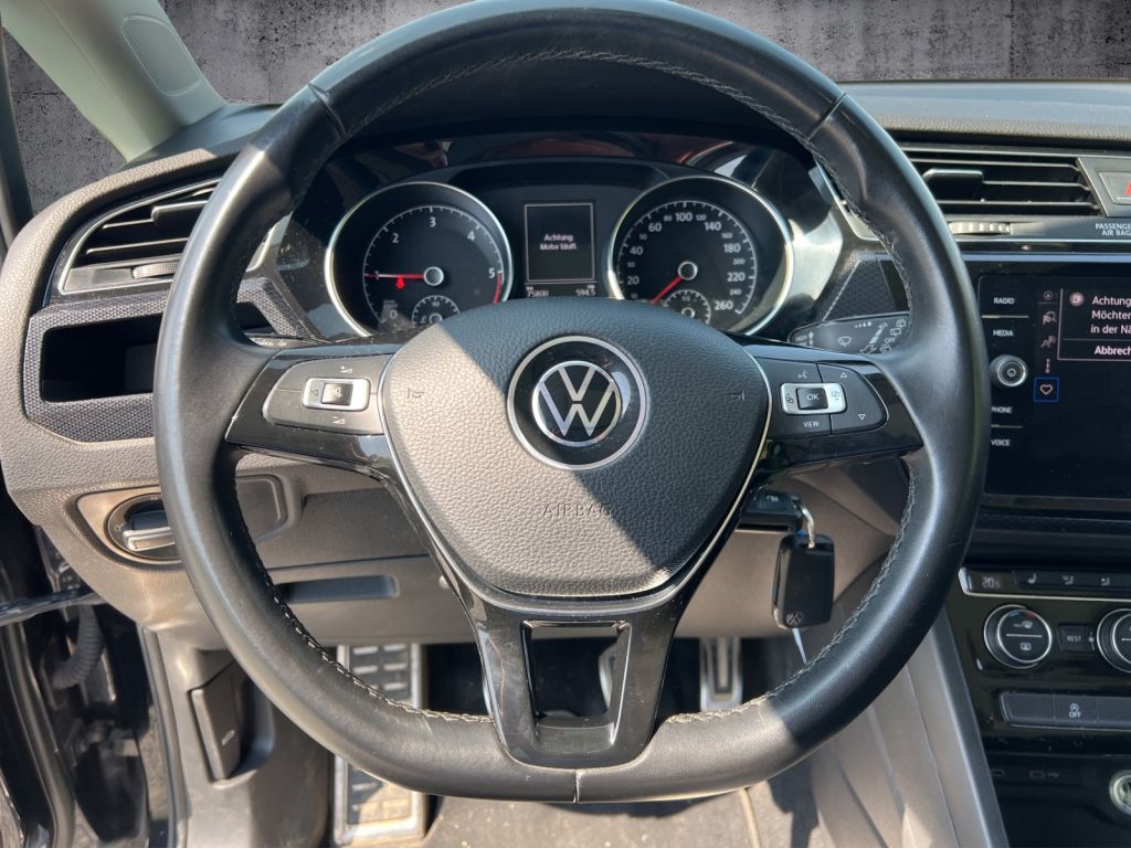 Fahrzeugabbildung Volkswagen Touran 2.0 TDI SCR UNITED