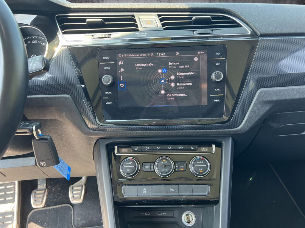 Fahrzeugabbildung Volkswagen Touran 2.0 TDI SCR UNITED