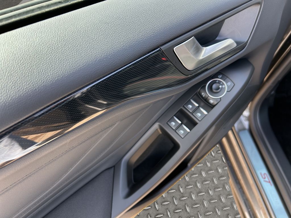 Fahrzeugabbildung Ford Focus Turnier ST-LINE X 1.0 Ltr. Hybrid Aut. 155 PS