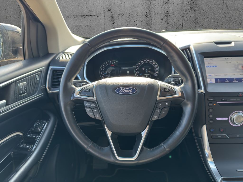 Fahrzeugabbildung Ford Edge Vignale 2.0 238 PS Bi-Turbo 4x4 Aut. *PANO*AHK*