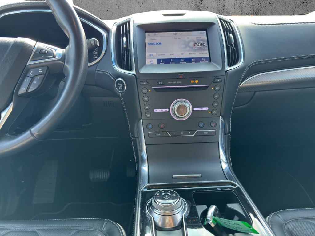 Fahrzeugabbildung Ford Edge Vignale 2.0 238 PS Bi-Turbo 4x4 Aut. *PANO*AHK*