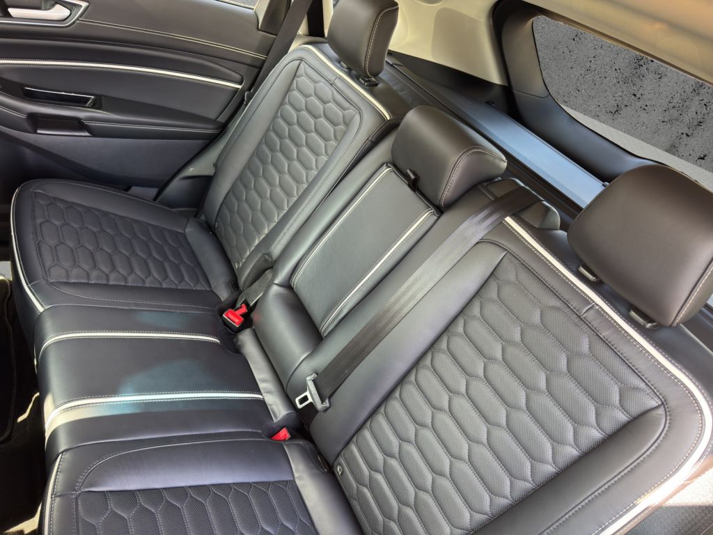 Fahrzeugabbildung Ford Edge Vignale 2.0 238 PS Bi-Turbo 4x4 Aut. *PANO*AHK*