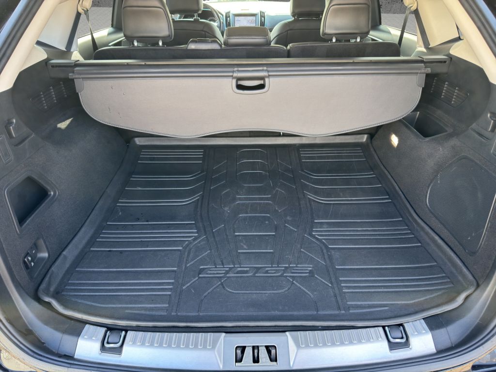 Fahrzeugabbildung Ford Edge Vignale 2.0 238 PS Bi-Turbo 4x4 Aut. *PANO*AHK*