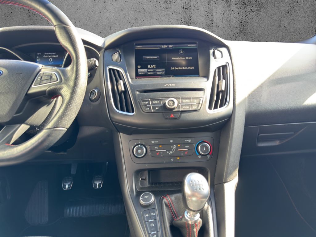 Fahrzeugabbildung Ford Focus Sport 1.5 Ltr. 150 PS *SCHIEBEDACH*NAVI*
