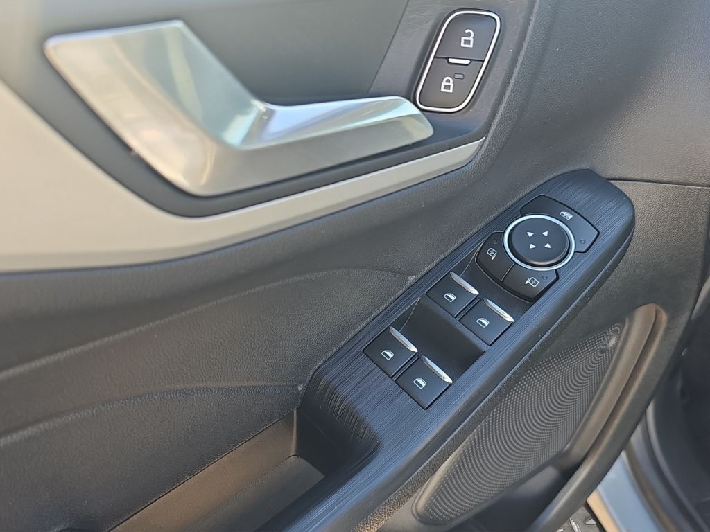 Fahrzeugabbildung Ford Kuga C&C 2.5 Ltr. 224 PS *AHK*NAVI*PDC*