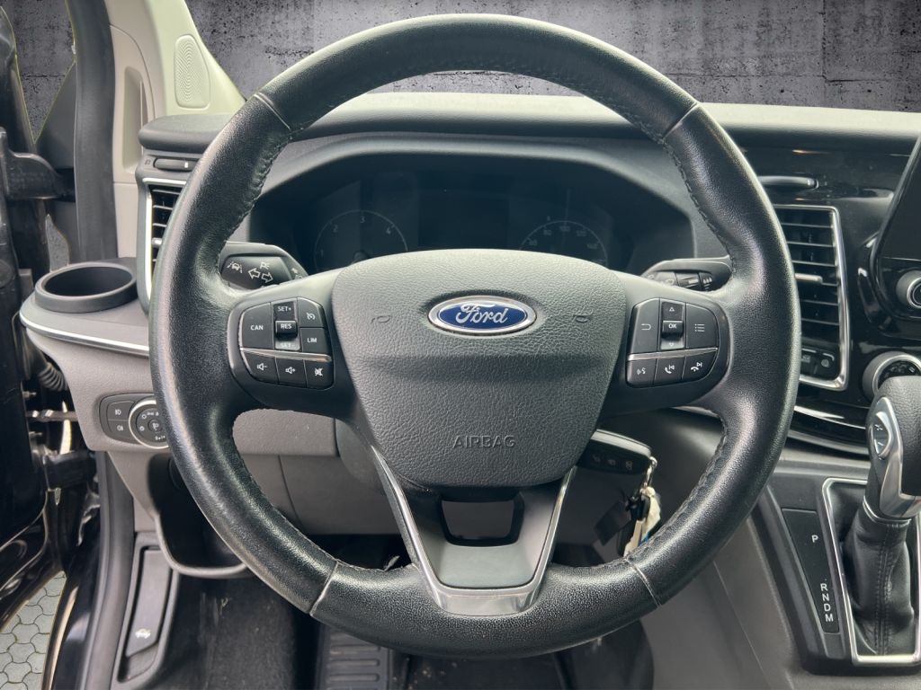 Fahrzeugabbildung Ford Tourneo Custom 320 L1H1 VA Autm. Titanium