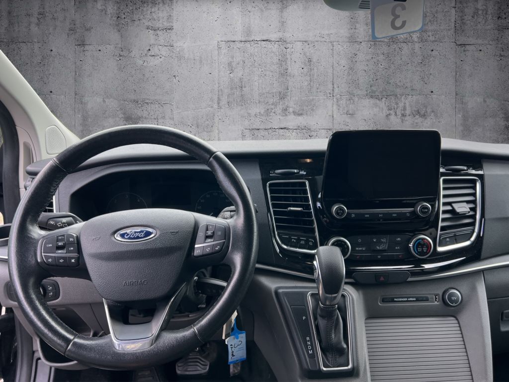 Fahrzeugabbildung Ford Tourneo Custom 320 L1H1 VA Autm. Titanium