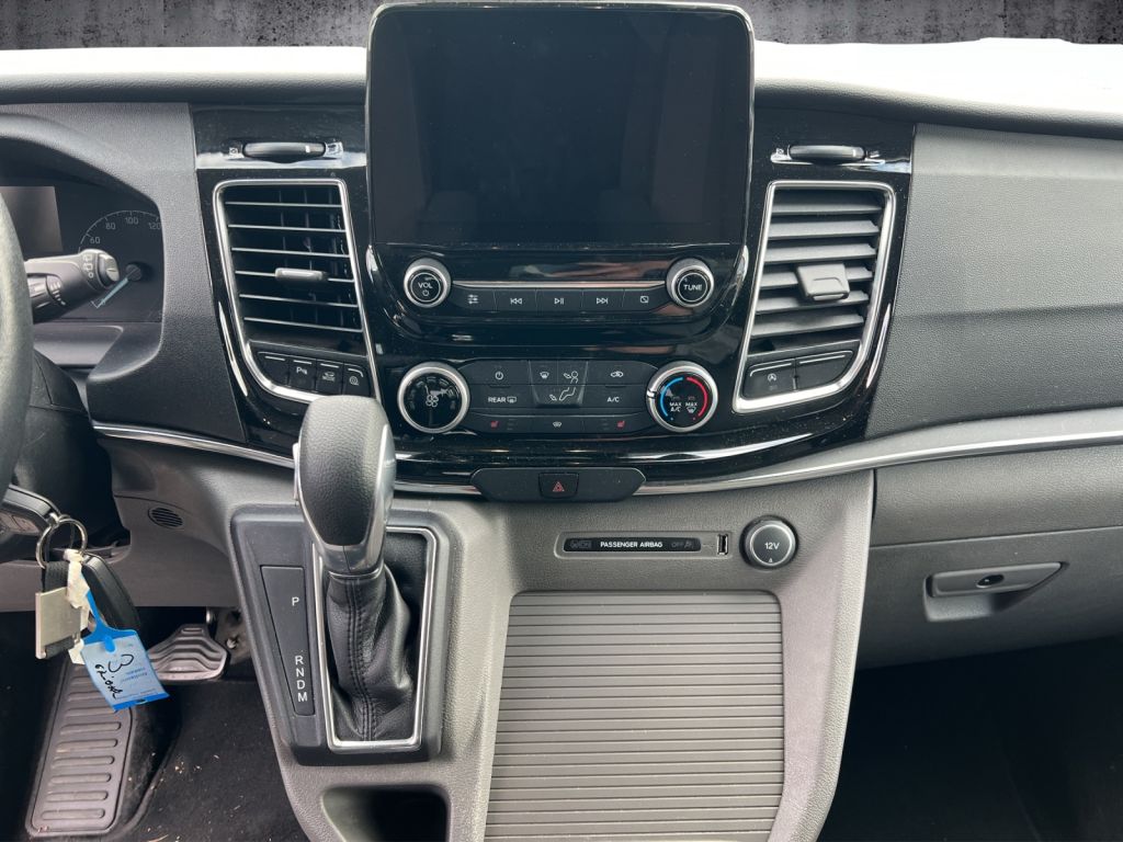 Fahrzeugabbildung Ford Tourneo Custom 320 L1H1 VA Autm. Titanium