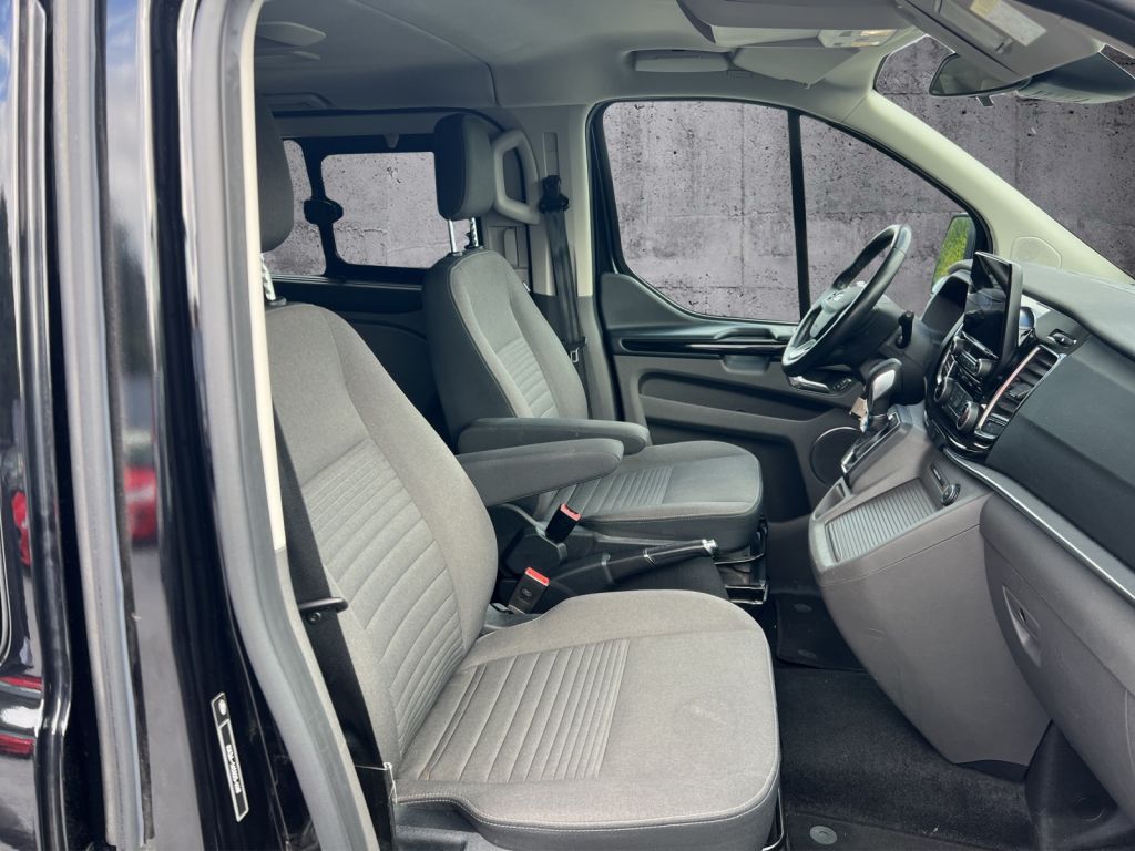 Fahrzeugabbildung Ford Tourneo Custom 320 L1H1 VA Autm. Titanium