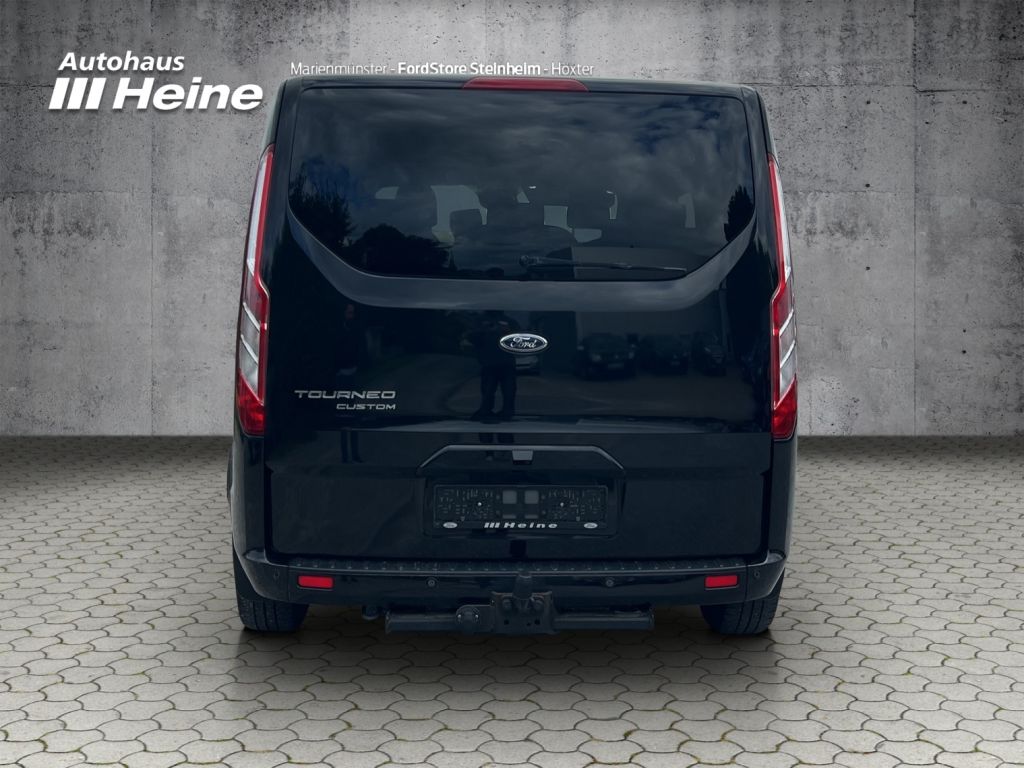 Fahrzeugabbildung Ford Tourneo Custom 320 L1H1 VA Autm. Titanium