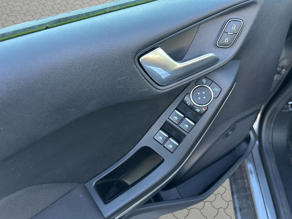 Fahrzeugabbildung Ford Fiesta 1.0 EcoBoost S&S TITANIUM X