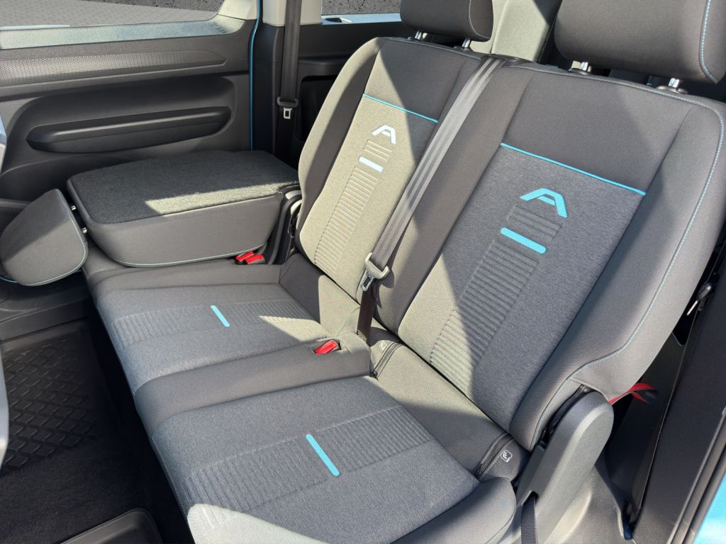 Fahrzeugabbildung Ford Grand Tourneo Connect 2.0 EcoBlue ACTIVE *7-SITZ*RFK*PANO*