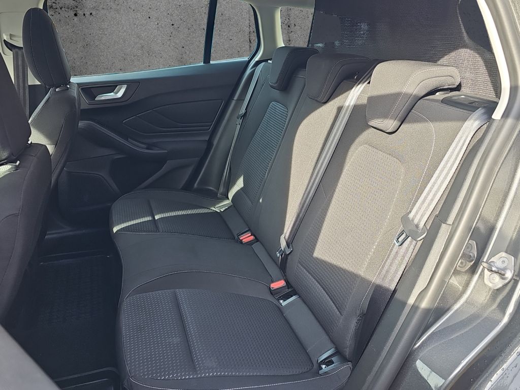 Fahrzeugabbildung Ford Focus Turnier C&C 1.0 Ltr. 125 PS *AHK*NAVI*PDC*