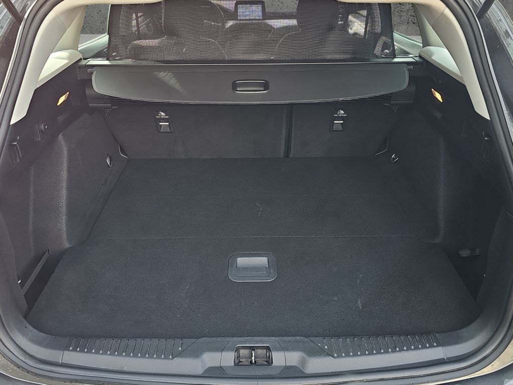 Fahrzeugabbildung Ford Focus Turnier C&C 1.0 Ltr. 125 PS *AHK*NAVI*PDC*