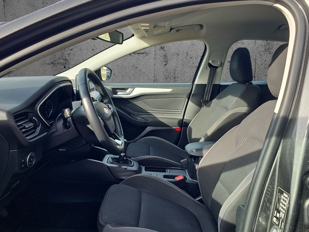 Fahrzeugabbildung Ford Focus Turnier C&C 1.0 Ltr. 125 PS *AHK*NAVI*PDC*