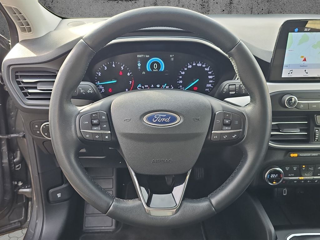 Fahrzeugabbildung Ford Focus Turnier C&C 1.0 Ltr. 125 PS *AHK*NAVI*PDC*