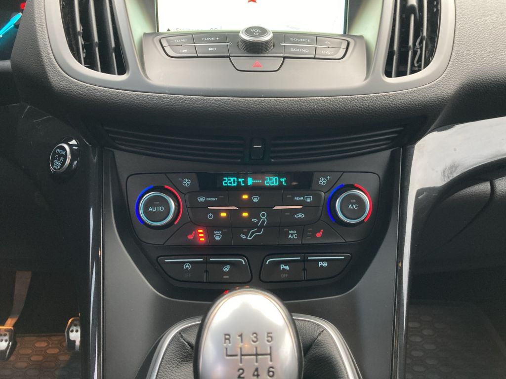 Fahrzeugabbildung Ford Kuga 1.5 EcoBoost 2x4 ST-Line