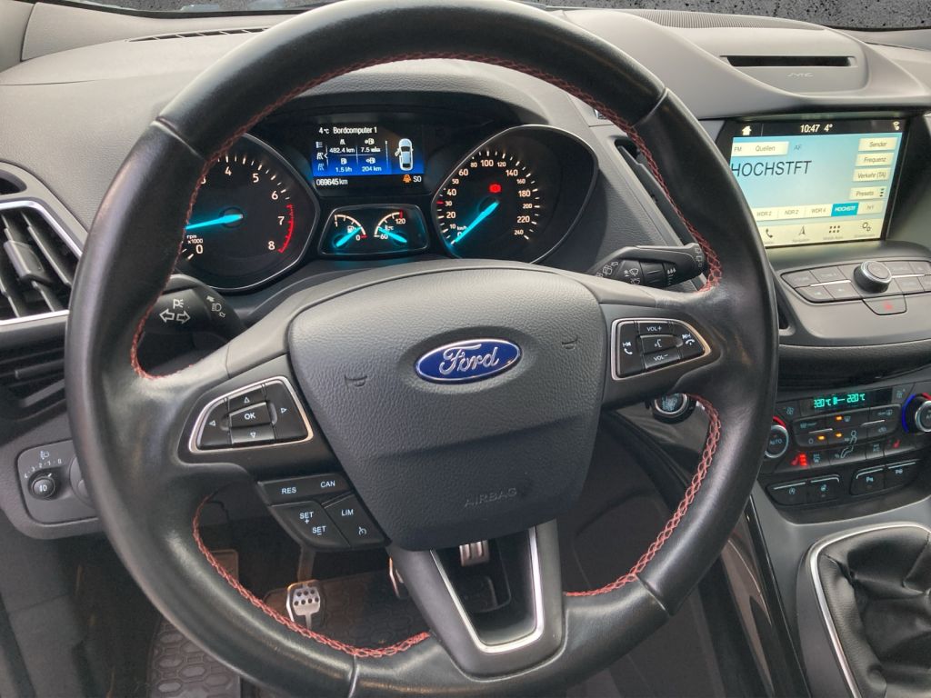 Fahrzeugabbildung Ford Kuga 1.5 EcoBoost 2x4 ST-Line