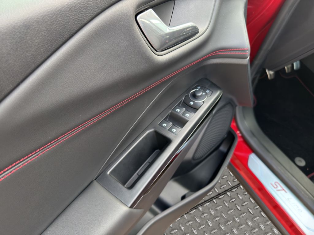 Fahrzeugabbildung Ford Puma ST-LINE 1.0 Hybrid 125 PS*NAVI*PDC*