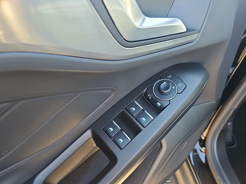 Fahrzeugabbildung Ford Focus TITANIUM 1.0 Ltr. Hybrid 125 PS *LED*CARPLAY*