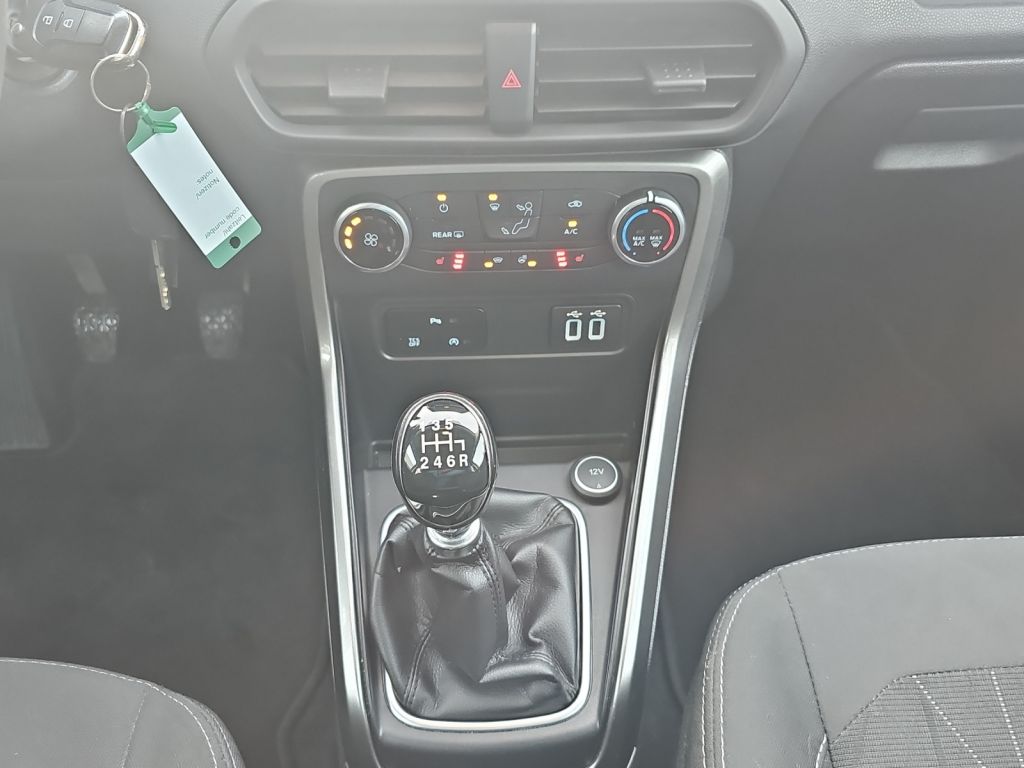 Fahrzeugabbildung Ford Kuga 1.5 EcoBoost 2x4 ST-Line