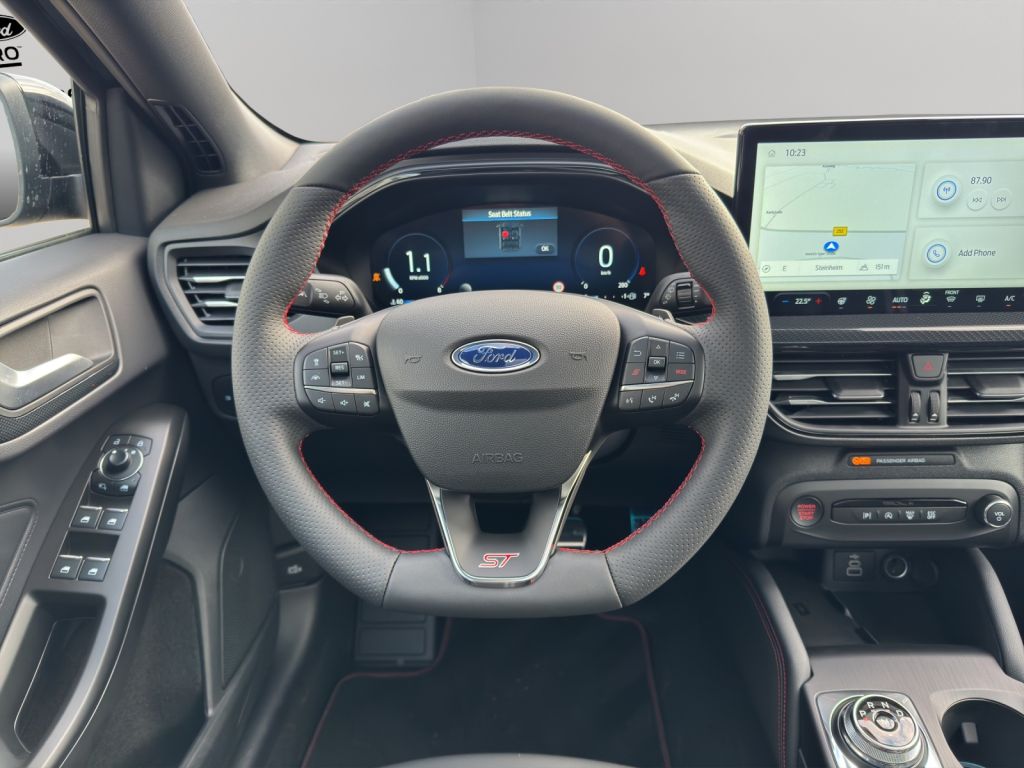 Fahrzeugabbildung Ford Focus Turnier ST X *PANO*ELEK.-HECK*B&O*AUTOMATIK*