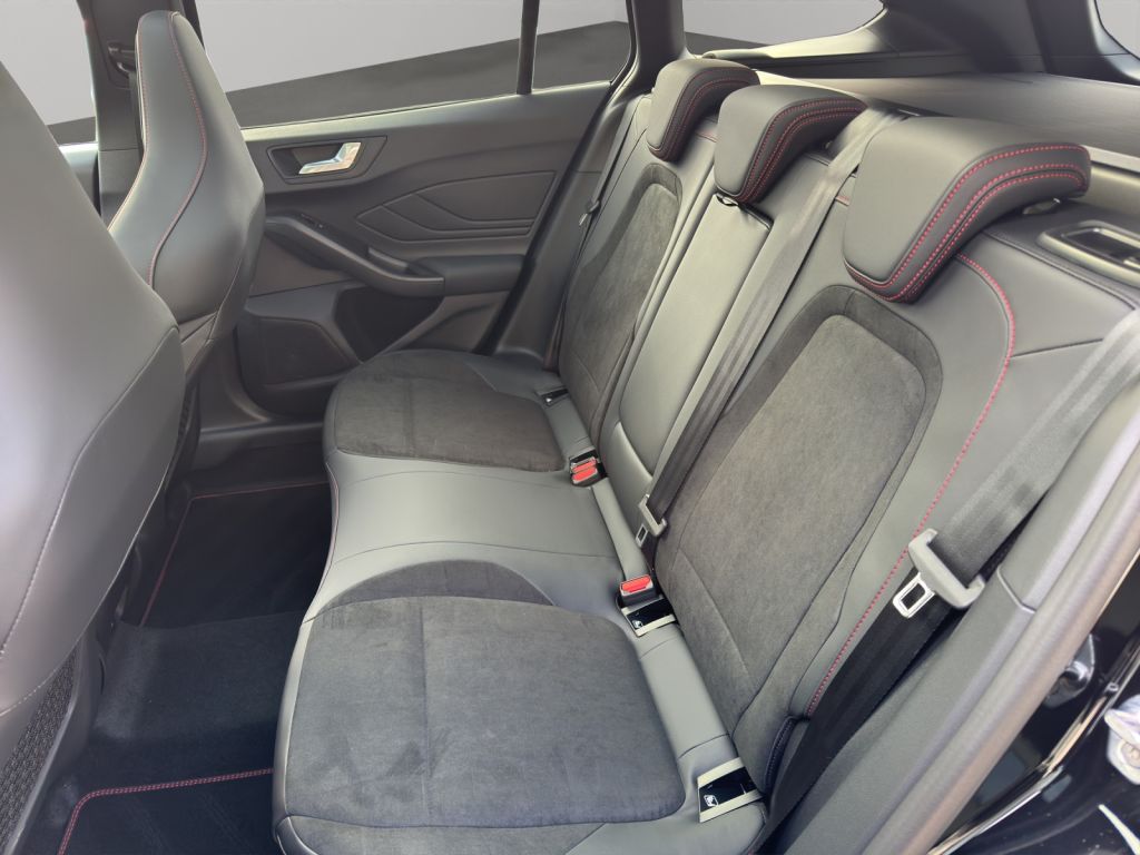 Fahrzeugabbildung Ford Focus Turnier ST X *PANO*ELEK.-HECK*B&O*AUTOMATIK*