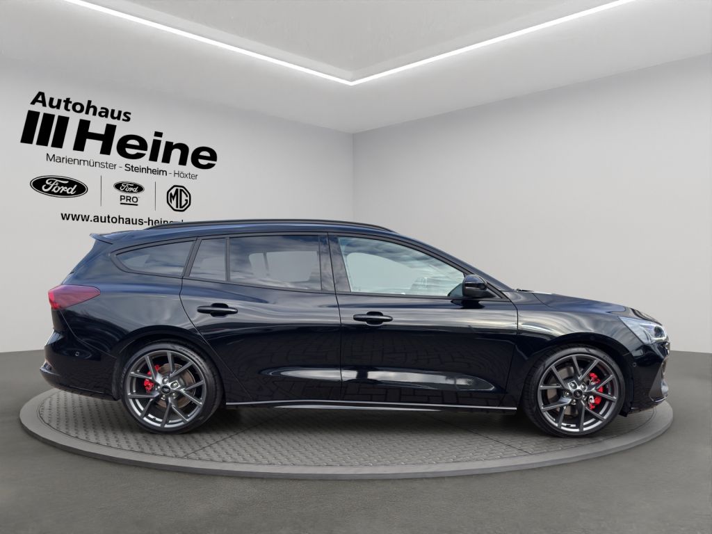 Fahrzeugabbildung Ford Focus Turnier ST X *PANO*ELEK.-HECK*B&O*AUTOMATIK*