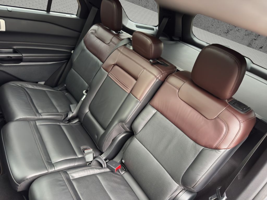 Fahrzeugabbildung Ford Explorer PLATINUM PHEV 3.0 Ltr. 457 PS *AHK*PANO*